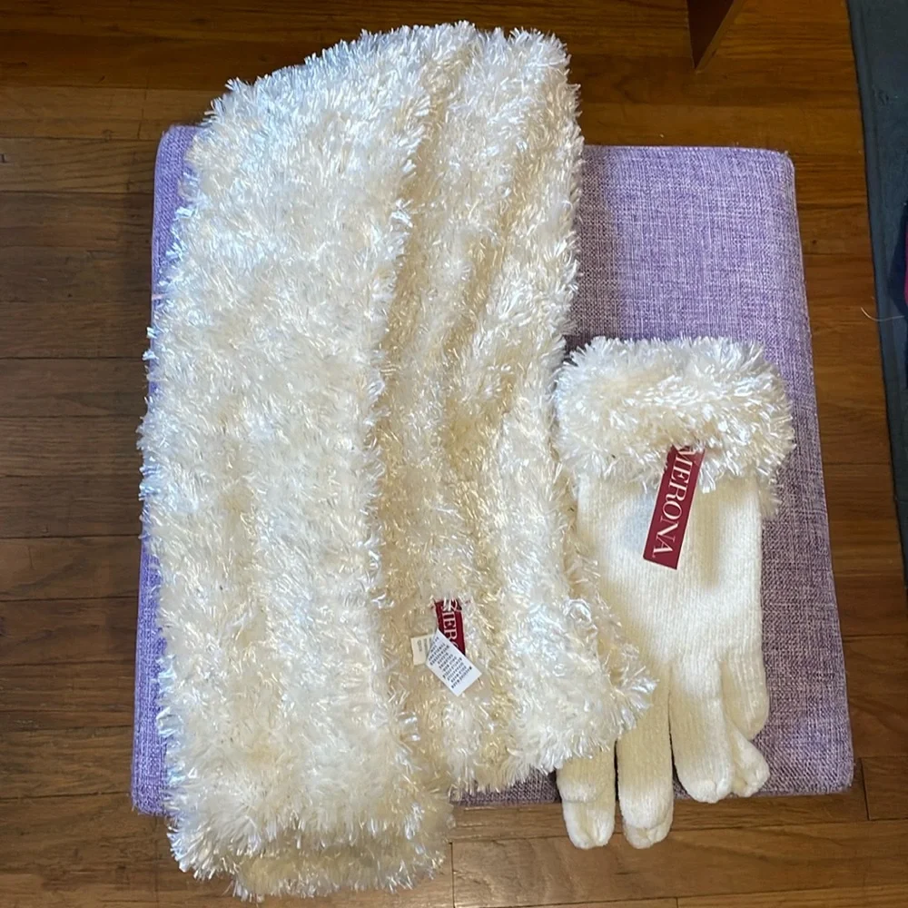 NWT Merona Scarf and Gloves Set